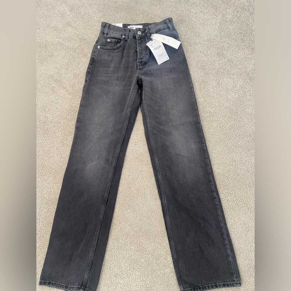 Zara high rise slim fit jeans size 2. Brand new with tags. Black/grey color.